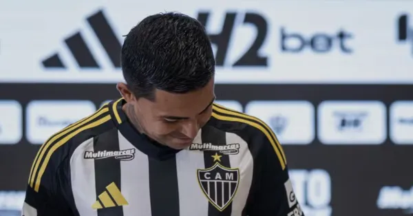 Dudu no Atlético-MG: Desafios do Gramado Sintético e a Influência de Cuca