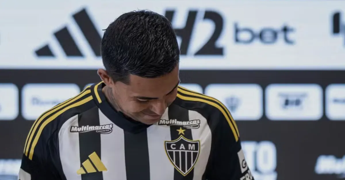 Dudu no Atlético-MG: Desafios do Gramado Sintético e a Influência de Cuca