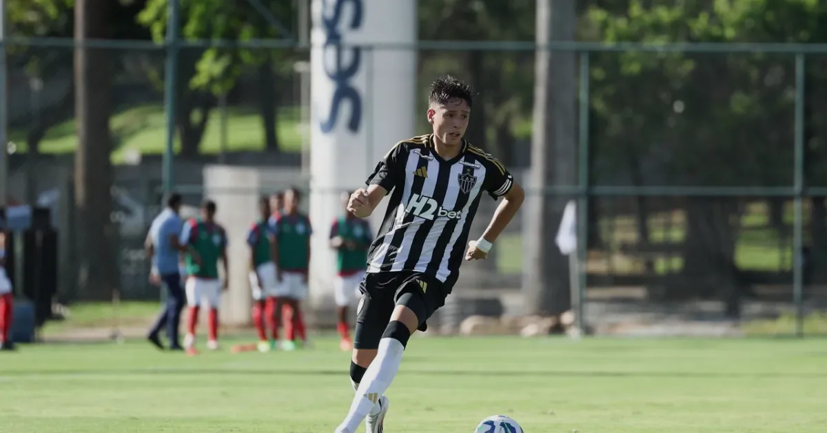 Iván Román no Atlético-MG: Análise do Investimento e Escassez de Oportunidades