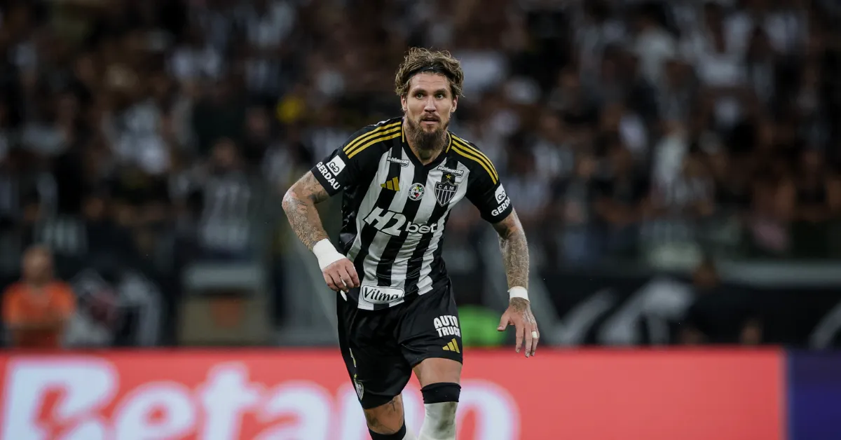 Lyanco no Galo: Um Ano de Amor e Aço na Defesa Alvinegra