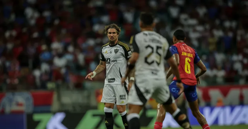 Galo: Atrasos Quitados e Foco Total em Desafio Sul-Americano