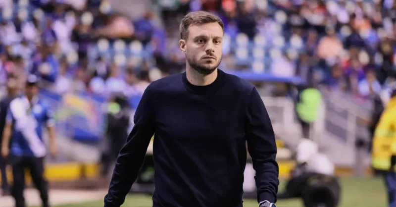Atlético-MG: Derrota no Barradão e o Enigma do Novo Treinador - O Que Esperar?