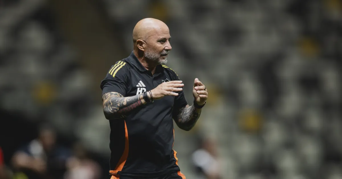 Sampaoli no Galo: Um Mês de Imersão, Táticas e os Desafios Cruciais do Atlético-MG