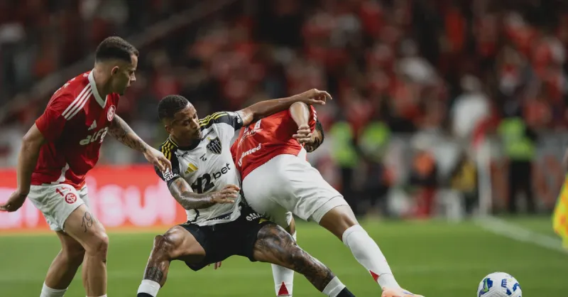Atlético-MG Segura Empate Heroico Fora de Casa: Atuação de Everson e Análise Tática