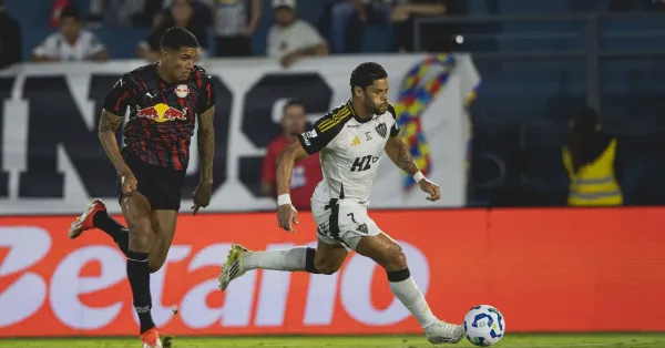 Atlético-MG: Derrota para Bragantino Exala Preocupação Defensiva Antes da Final da Sula