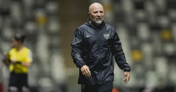 Sampaoli minimiza confusão com Valentim em clássico do Galo; entenda o que aconteceu
