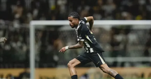 Alexsander sofre lesão no joelho esquerdo em jogo do Atlético-MG e vira preocupação