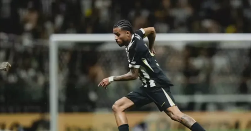 Alexsander sofre lesão no joelho esquerdo em jogo do Atlético-MG e vira preocupação